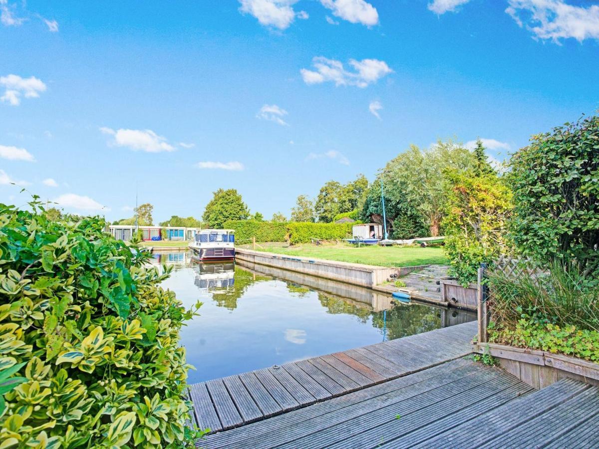 Waterfront Holiday Home With Jetty Boornzwaag over de Wielen Bagian luar foto