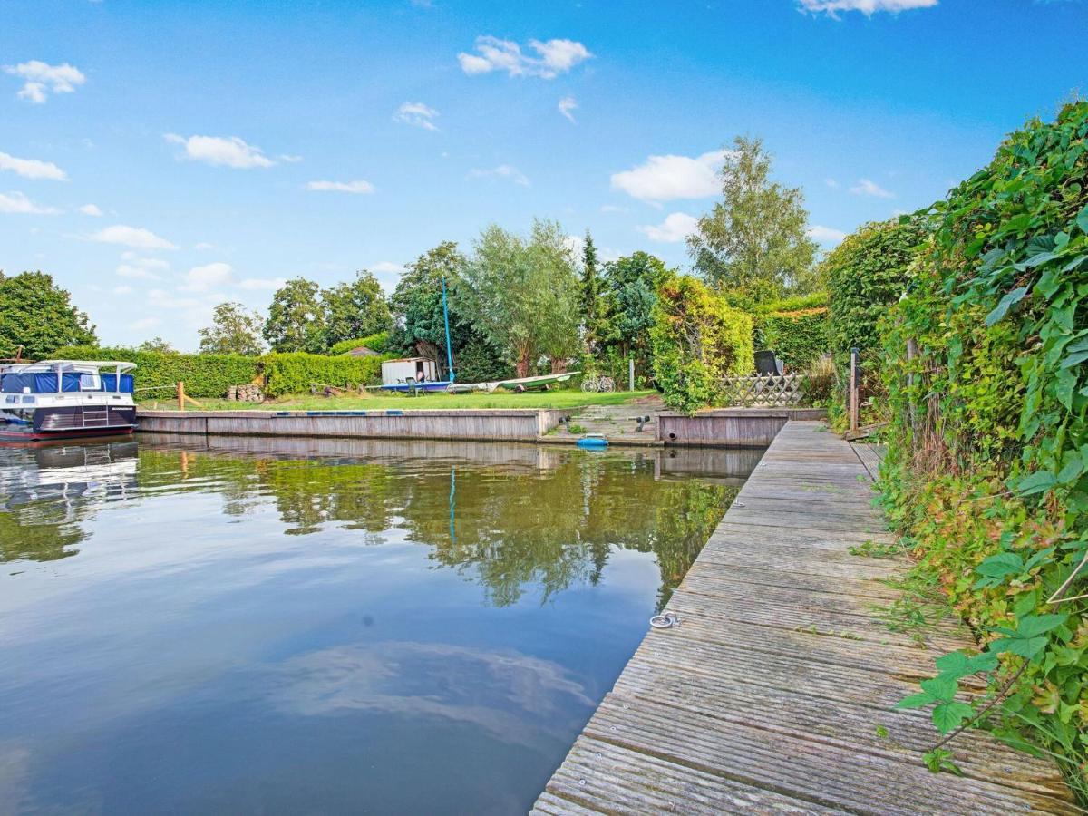 Waterfront Holiday Home With Jetty Boornzwaag over de Wielen Bagian luar foto