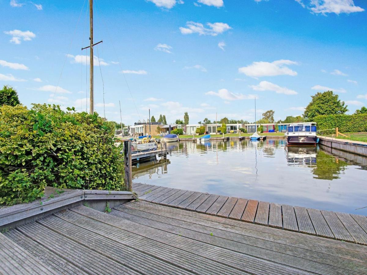 Waterfront Holiday Home With Jetty Boornzwaag over de Wielen Bagian luar foto